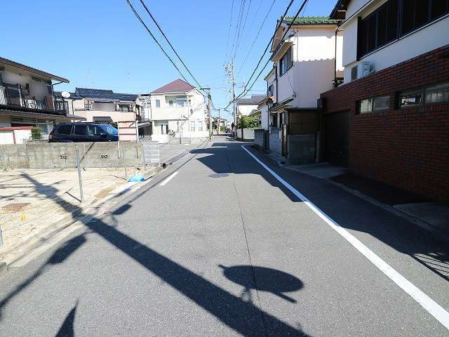 一戸建てが中心に立ち並ぶ住宅エリア。