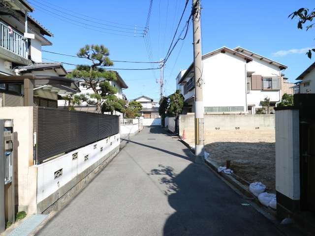 一戸建てが並ぶ、静かな住宅地です。