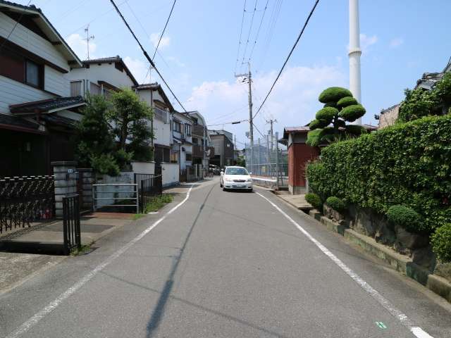 戸建を中心とした低層の建物が立ち並んでいます。