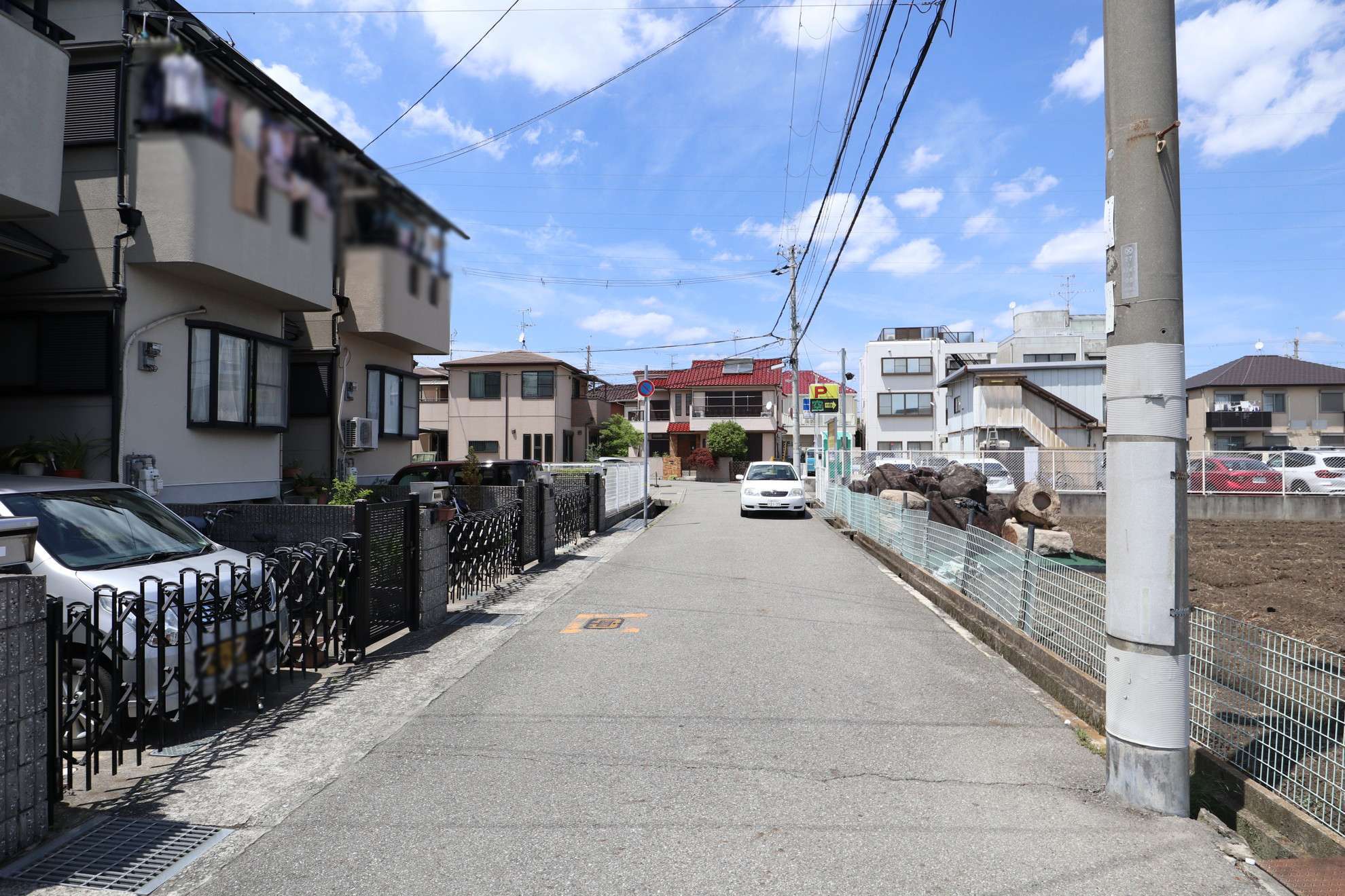 一戸建てが中心に並ぶ住宅地。