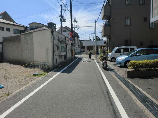 道幅の狭い街路が多いですが、区画は整っています。