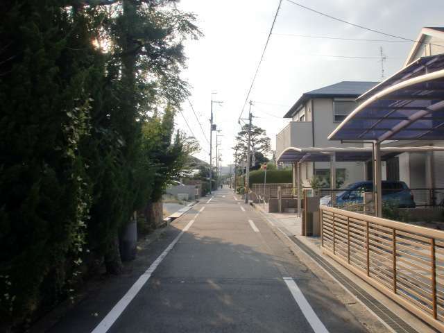 車の交通量が少なく、閑静な住環境が魅力です。