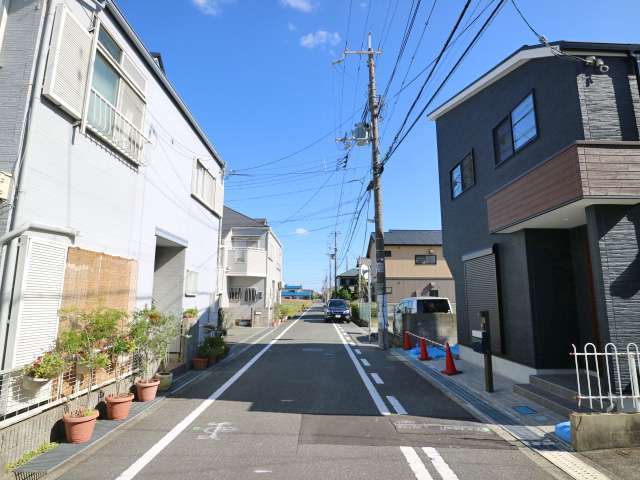 『荻野7丁目』は天神川と市道荒牧荻野線に挟まれた平地に位置する町