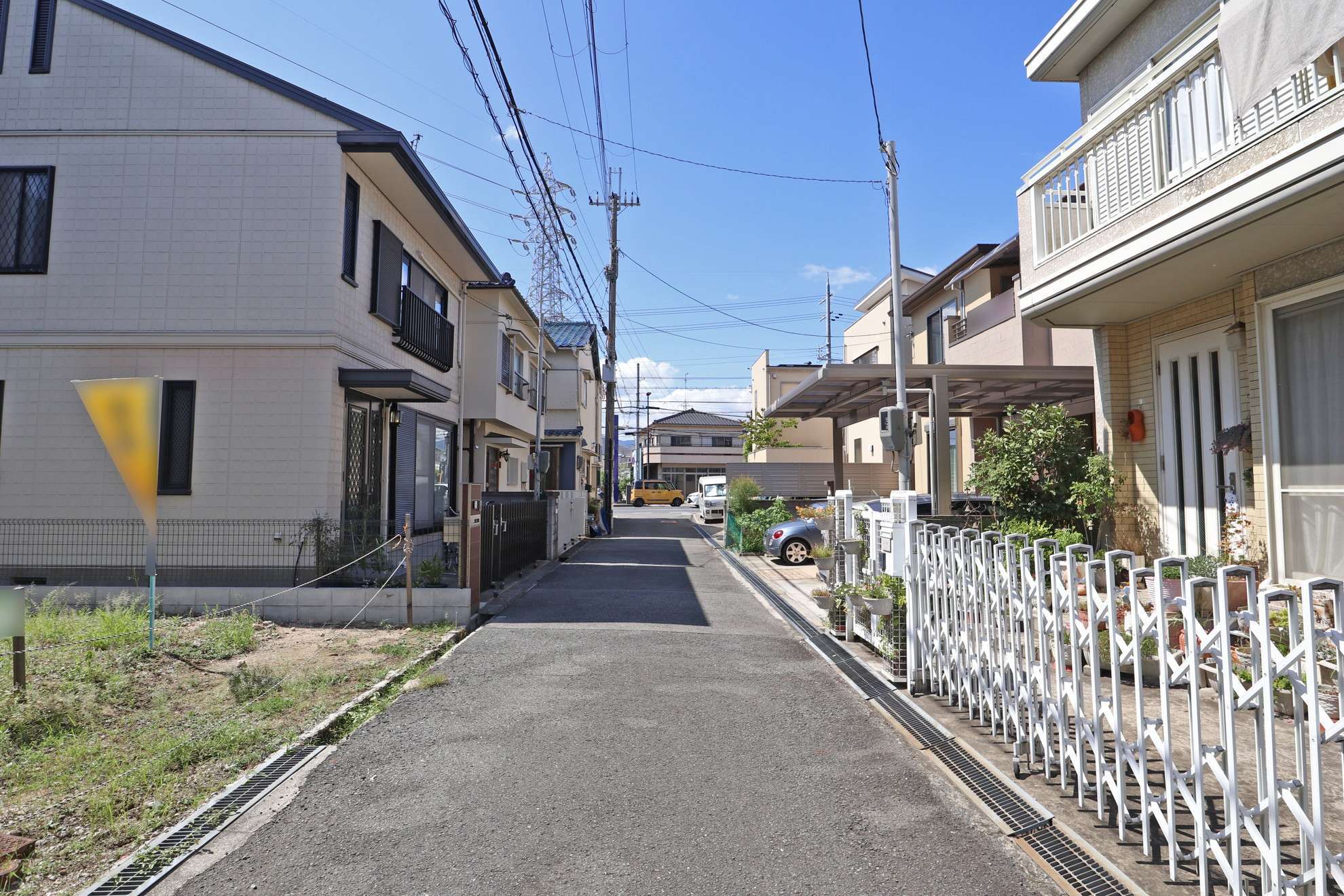 静かで落ち着いた雰囲気の住環境です。
