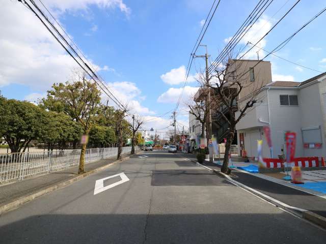 地勢は平坦。道幅が広く、すっきりした印象の街並みです。