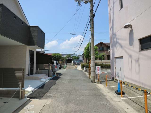 一戸建てが中心の住宅地。