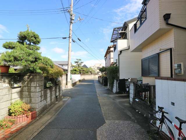 道幅は狭いですが、地勢は平坦です。