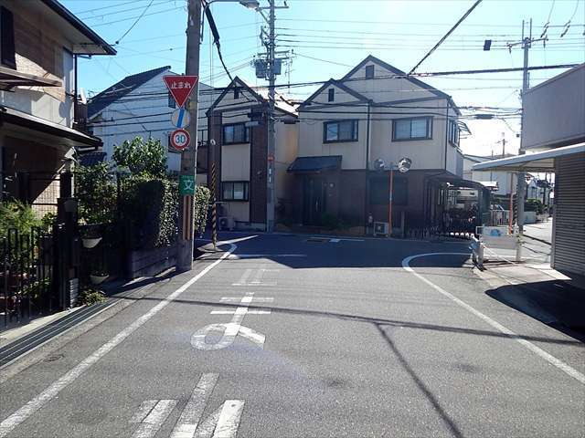 道幅が広く、車の運転も安心です。