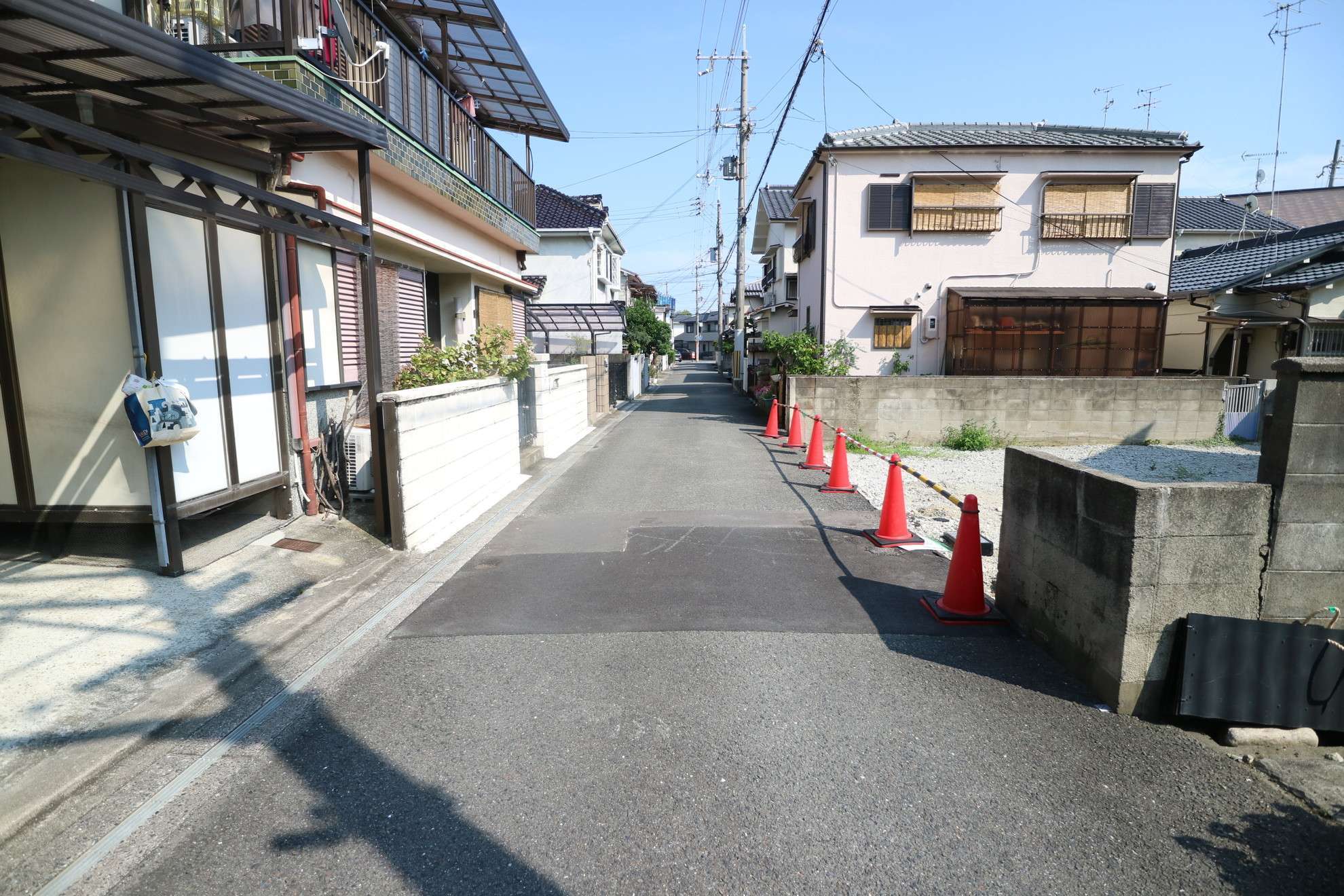 道幅は狭く、入り組んでいますが、閑静な住環境が魅力です。