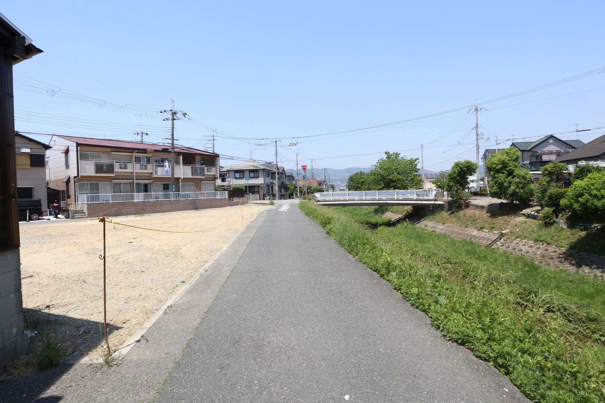 『中野北1丁目』は天王寺川の東側に広がる自然豊かな住宅地。一戸建てやマンションなどが混在しています