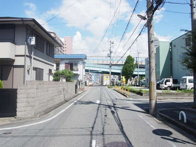 駅まではやや距離がありますが、地勢が平坦なため自転車での移動がラクにできます。