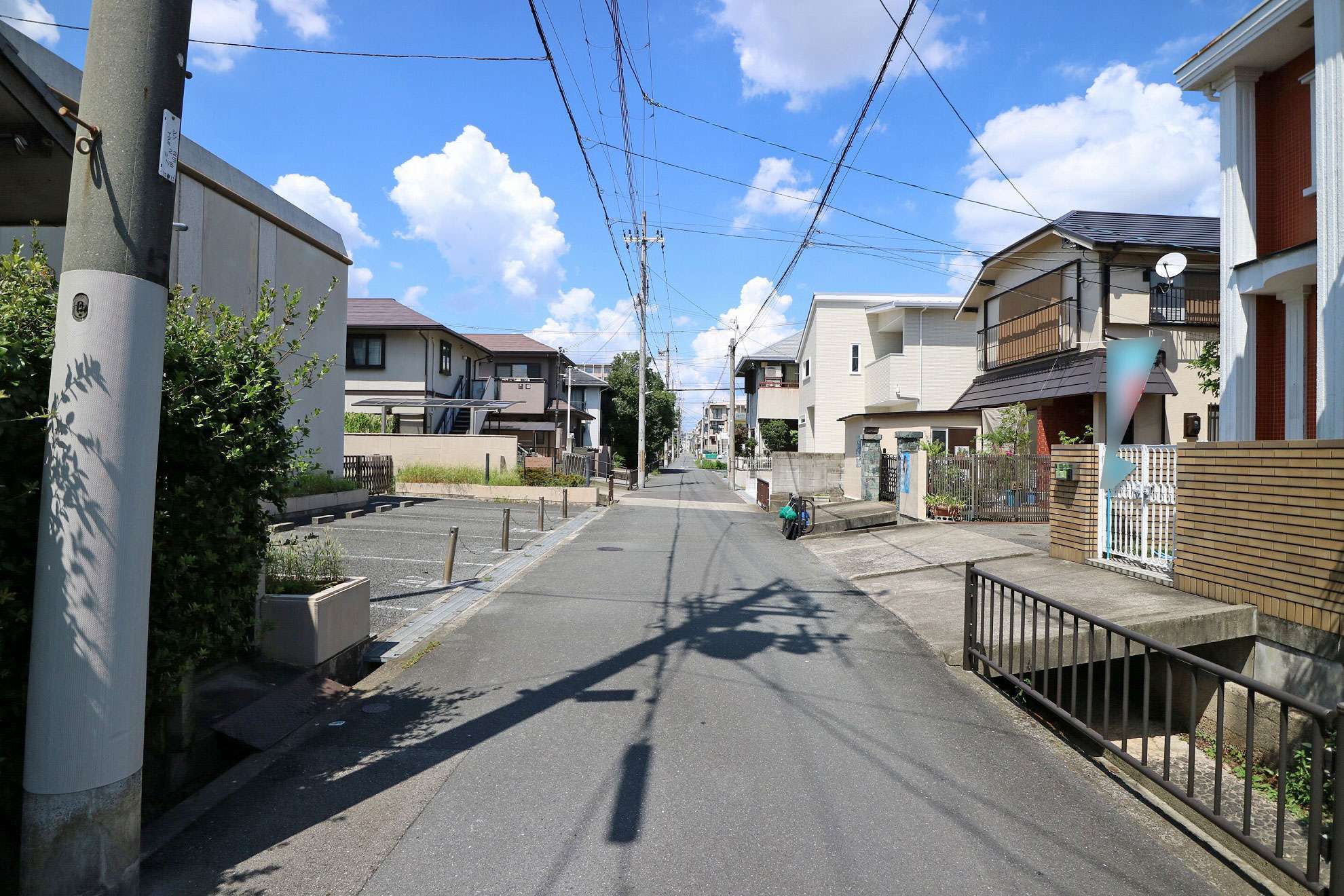 一戸建てが中心の住宅地。