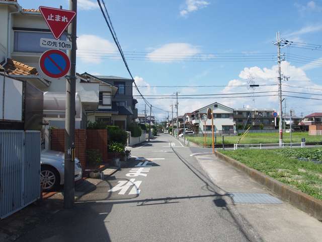 入り組んだ場所と区画の整った場所が混在しています。