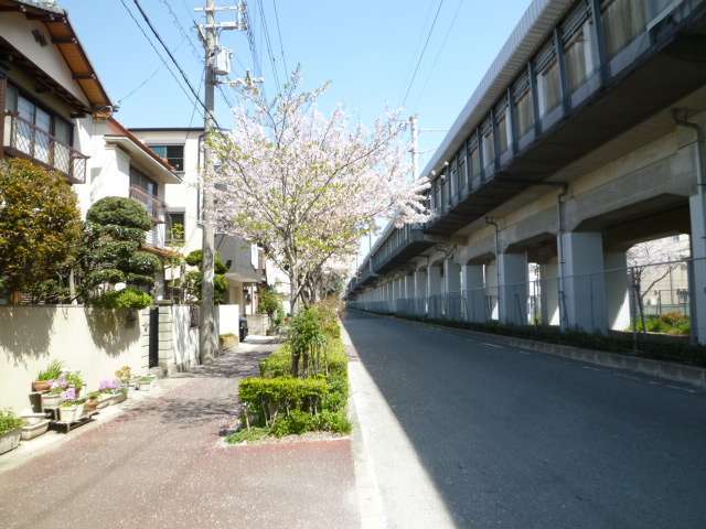 町の南側を山陽新幹線の高架が通っています。
