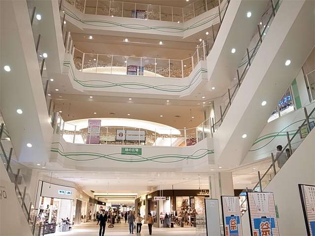 『イオン伊丹昆陽ショッピングセンター』は「イオン伊丹昆陽店」を中心とした、ショッピングモール。家族で休日を楽しむのにぴったりのスポットです。