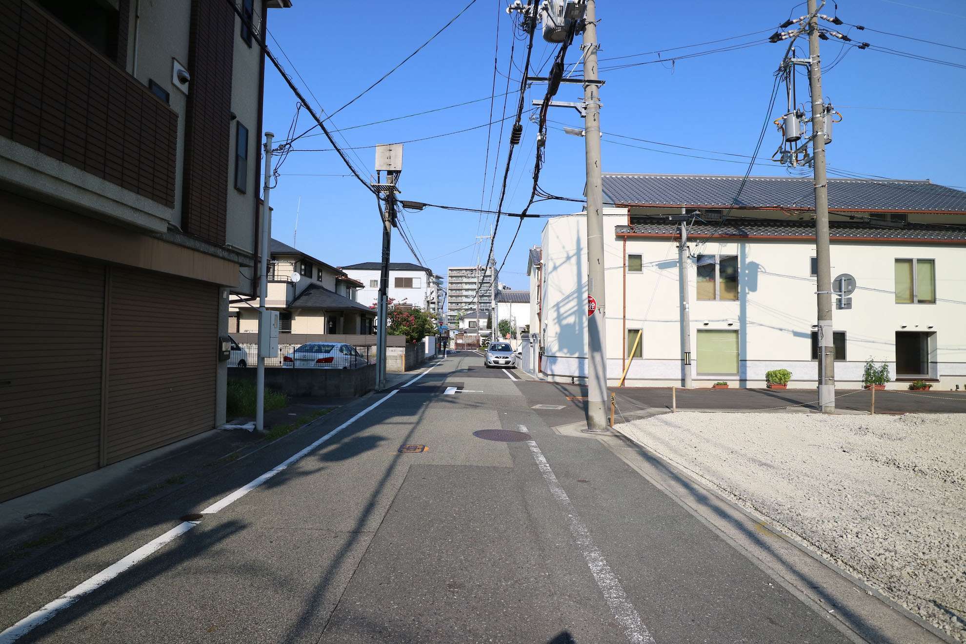 やや入り組んだ町並みです。