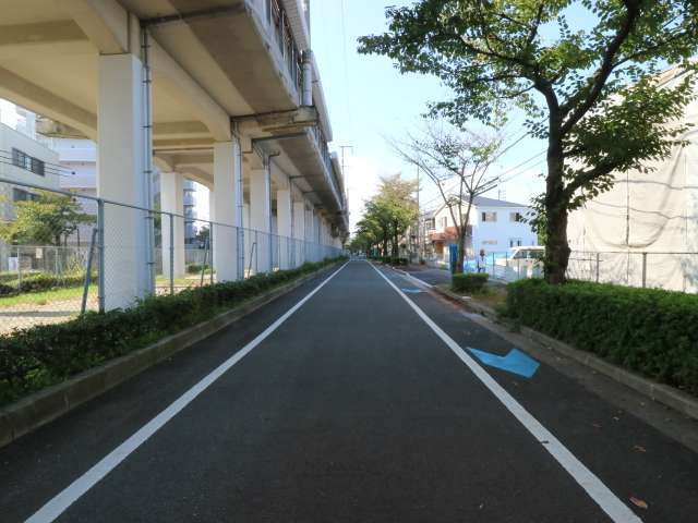 南側に山陽新幹線の高架が通っています。