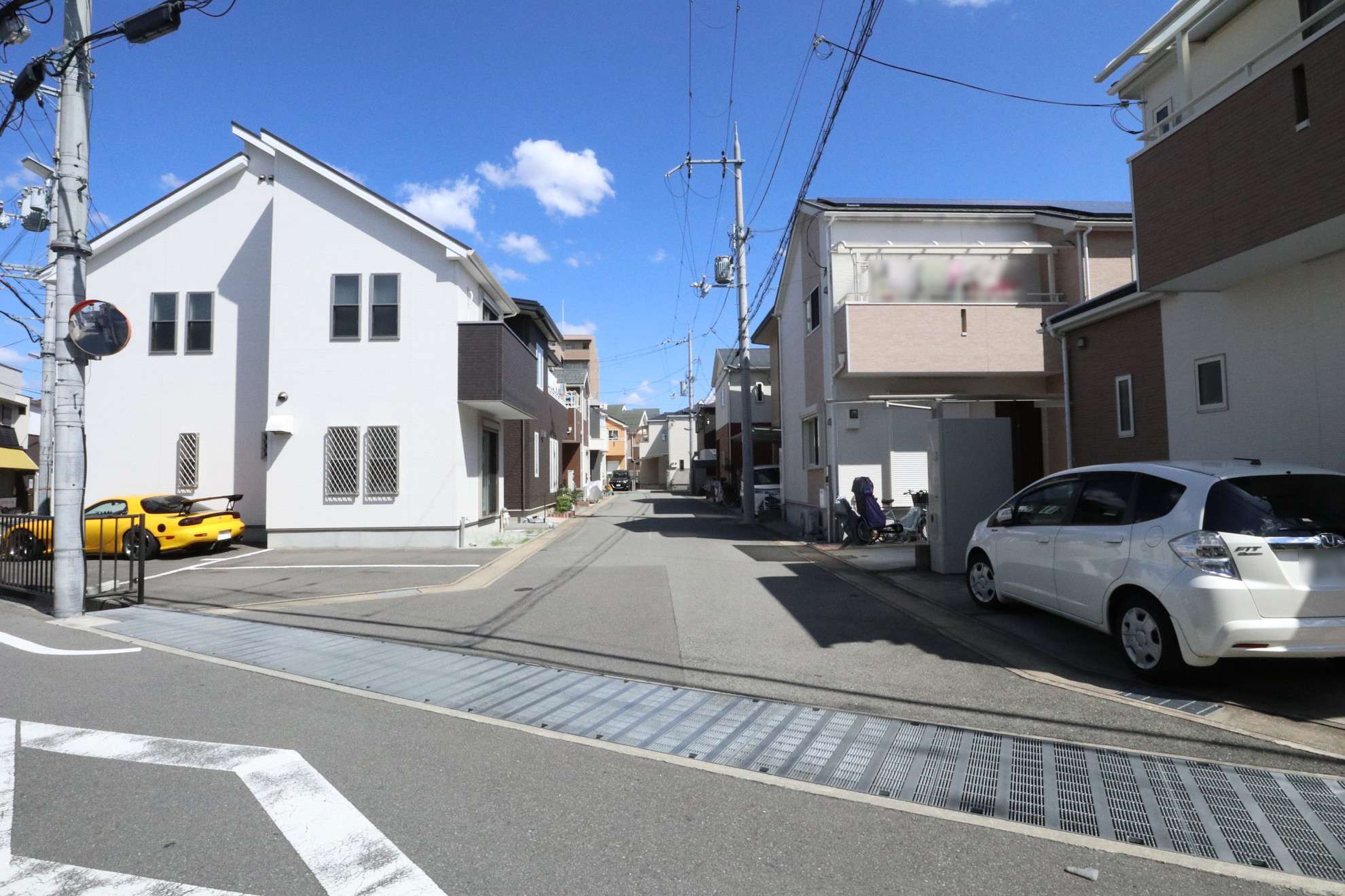 『美鈴町5丁目』は町の大半が第1種中高層住居専用地域に指定された一戸建てが中心に立ち並ぶ住宅エリアです。