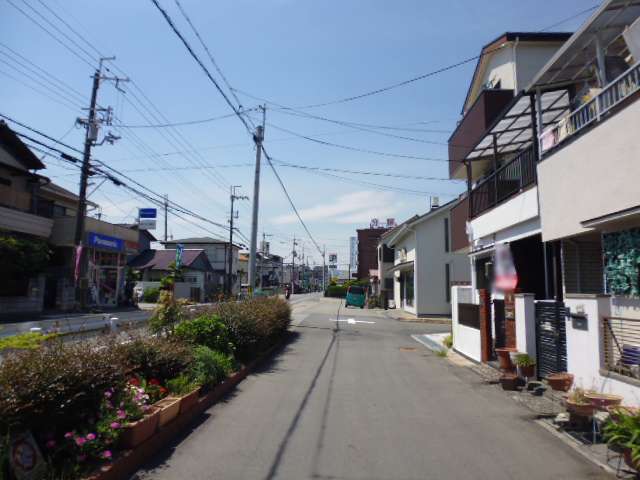 『南鈴原3丁目』は、一戸建てが中心に並ぶ閑静な住宅街。