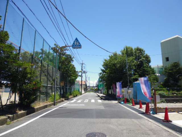 近隣に教育施設や公園が揃っており、子育て世代に嬉しい立地です。