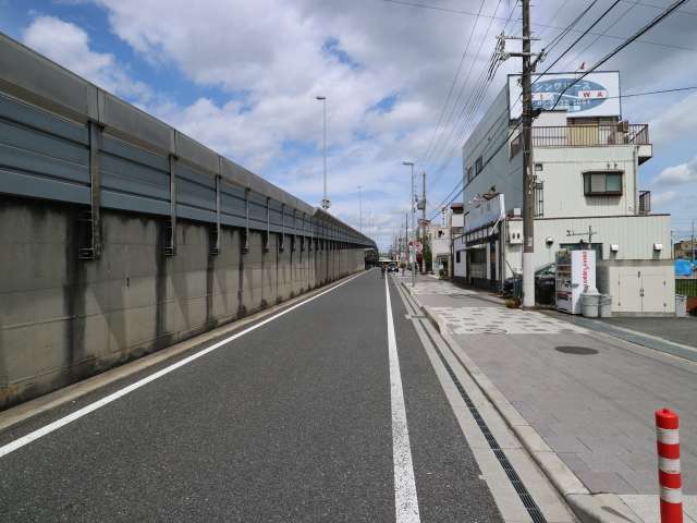 町の北端を国道171号線の立体交差が通ります。