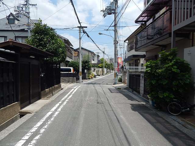 地勢は平坦。一方通行の道が多く、一部入り組んでいるところもあります。