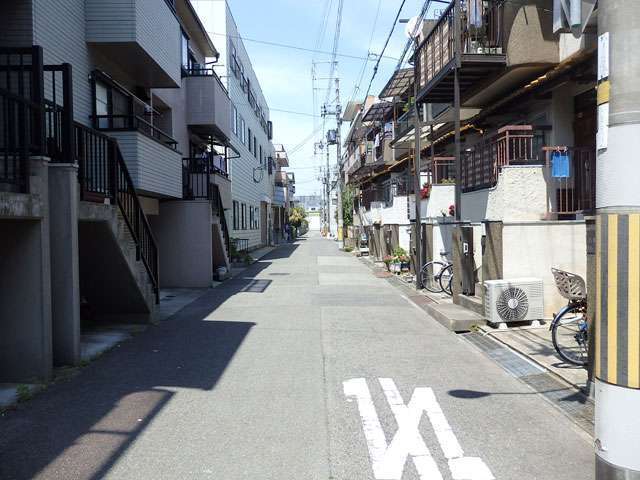 建物が密集した印象の街並みですが、区画が整っています。