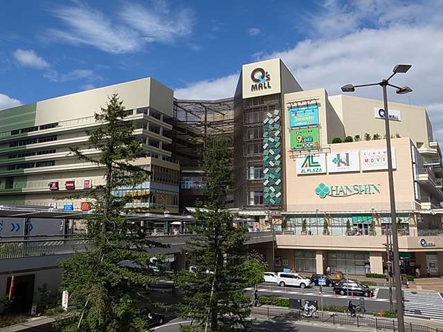 JR「尼崎」駅北側にある、駅直結の大型商業施設。スーパー、百貨店、各種専門店街、映画館などがあります。