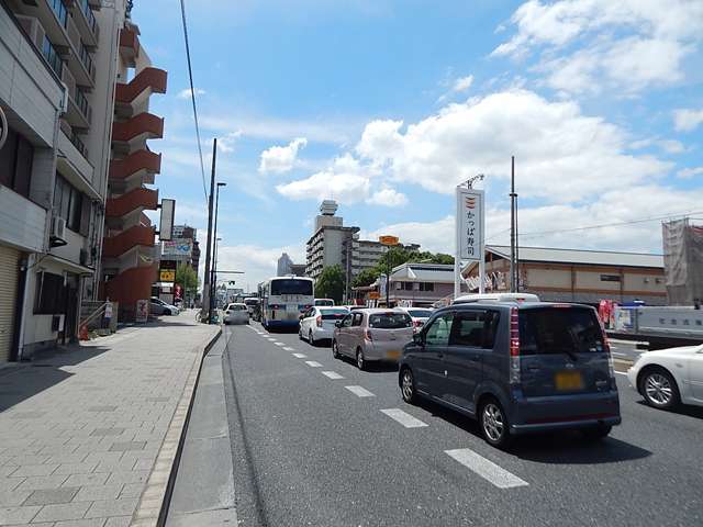 町の北側を国道2号線が走っています。