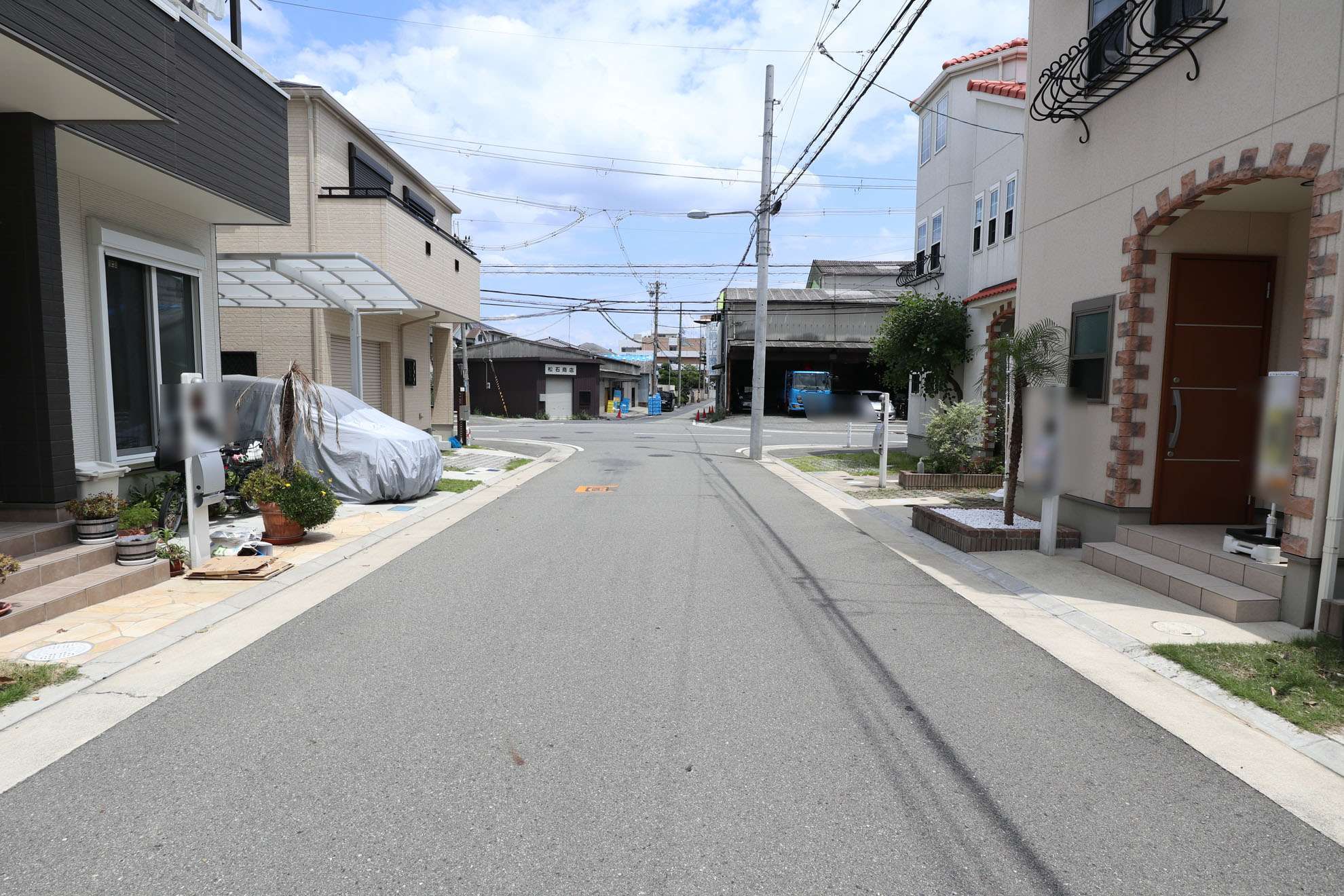 『額田町』はマンションや一戸建てなどの住宅と、工場などが混在するエリア。