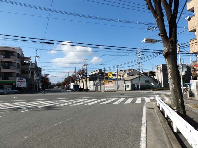 県道41号線が町の南東側を通っており、車の出入りがらくです。