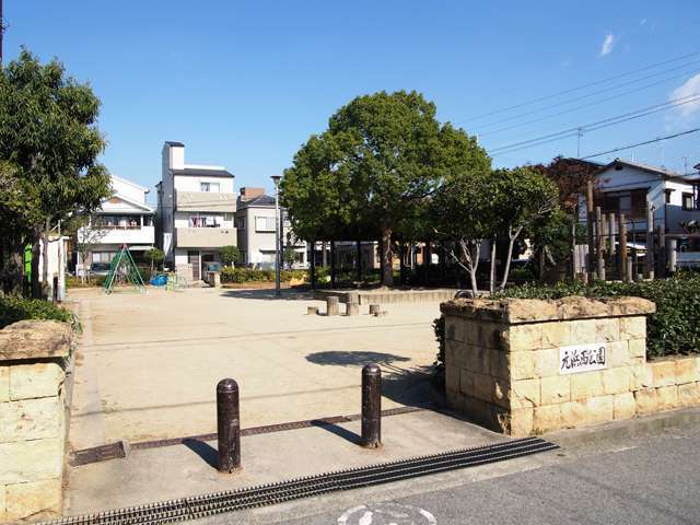 町中には公園があり、子育て世代に嬉しい立地。