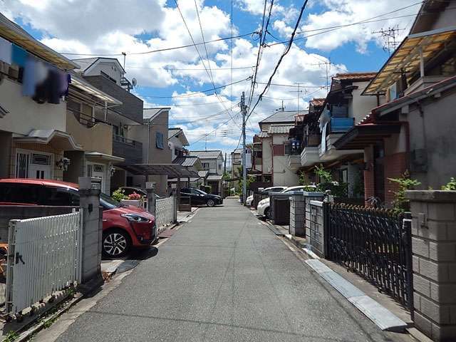 建物が密集した印象の街並み。