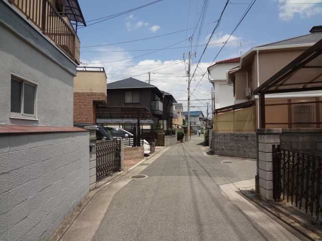 道幅が狭く入り組んだエリア。(町の北側エリアは阪急神戸線が走っています)