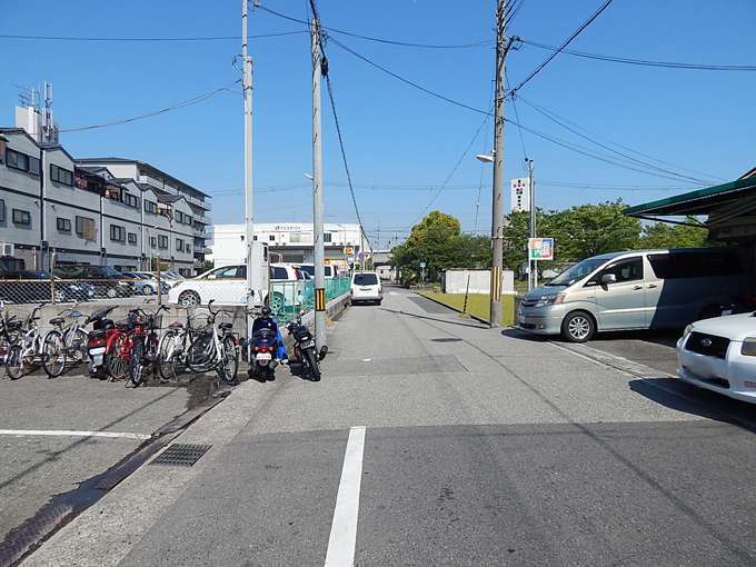 地勢は平坦で、区画の整った街並みが広がっています。