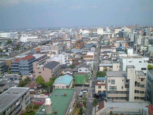 『南塚口町』遠景。マンションと一戸建ての混在する、区画の整った住宅地です。