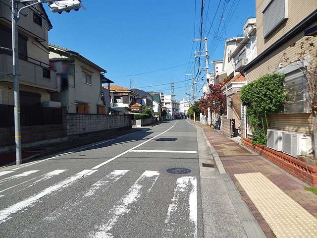 一戸建てが多く立ち並ぶエリアです。