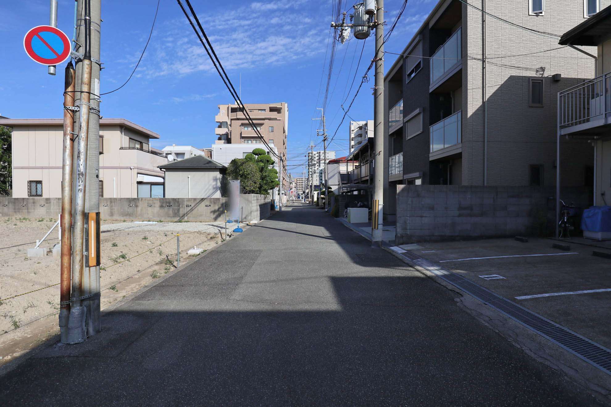 一戸建てやハイツ・マンションなどの住宅のほか、店舗なども多く混在します。