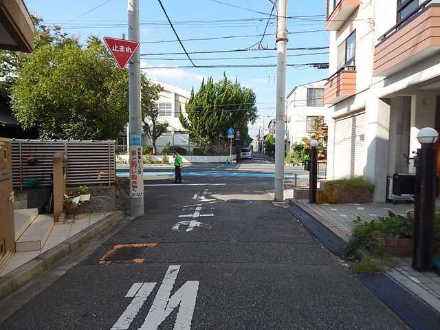 町を東西に横断する県道606号線には自転車専用レーンがあり、自転車での移動に便利です。