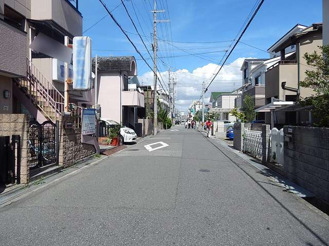 道幅が狭くやや入り組んだ場所と区画の整った場所があります。