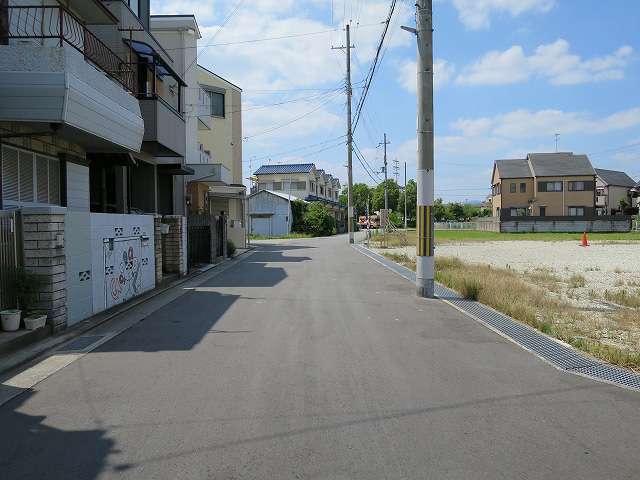 道幅が広く、車の出入りがらくです。