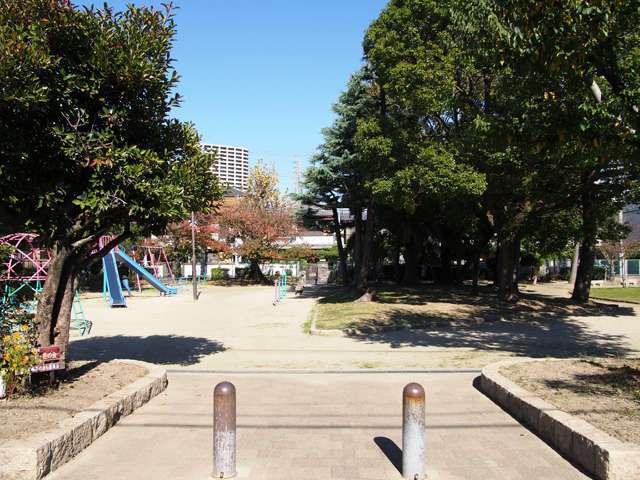 町中には公園があり、子育て世代に嬉しい立地です。