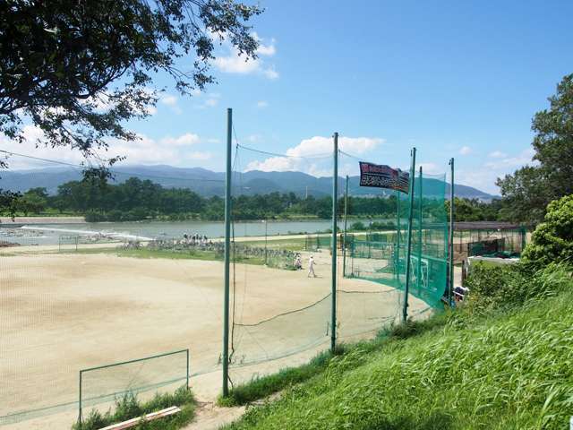 武庫川の河川敷は、公園やサイクリングロード、グラウンドなどが整備され、気軽に体を動かすことができます。