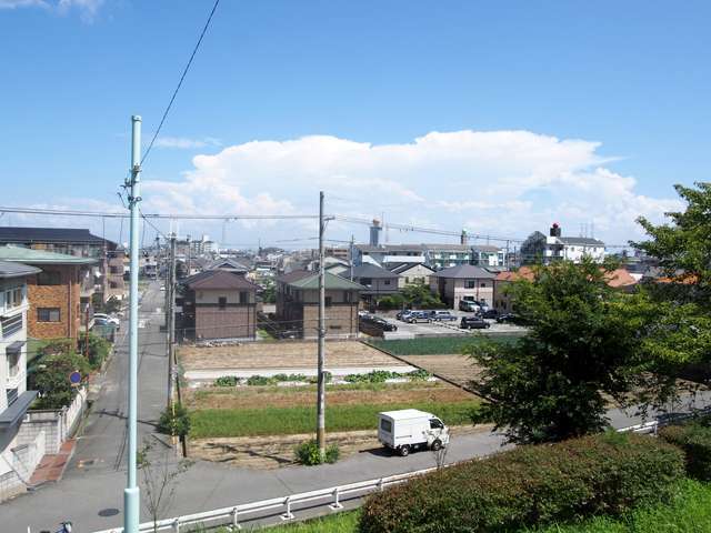 町中には田畑が多く、のどかな雰囲気。区画も整っています。