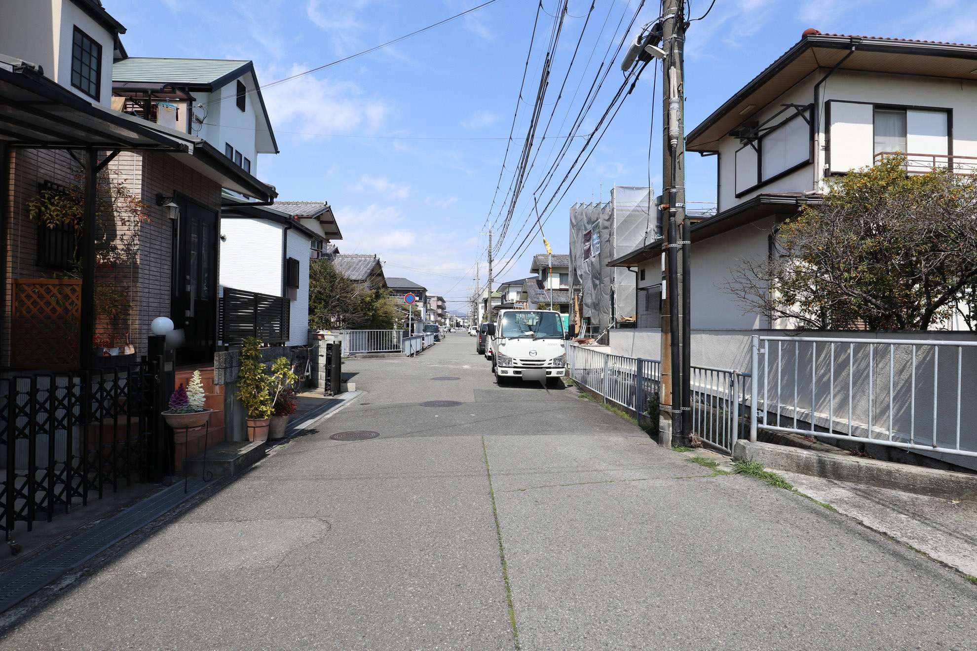 道幅は狭いところが多いですが、区画は整っています。