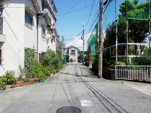 区画がほぼ整っており、落ち着いた住宅環境が魅力。