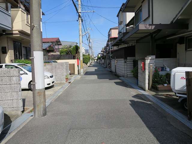 車の通りが少なく、静かな住環境が魅力です。