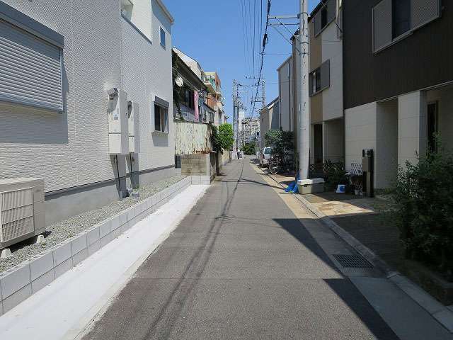 道幅が狭く入り組んでいますが、地勢は平坦です。