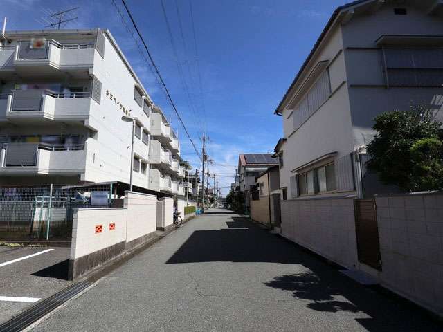 概ね区画の整った住宅地です。地勢は平坦。