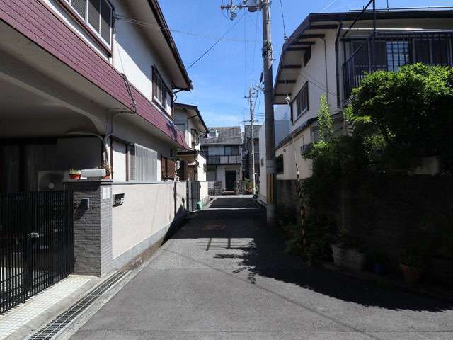 一方通行の道路が多いため、車通りも少なく静かな住環境。